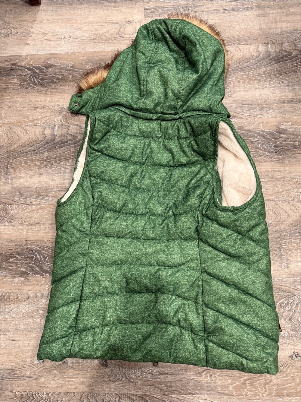 Green tea Green Quilted Hooded Puffer Vest with removable Faux Fur Trim sz m - Picture 6 of 6